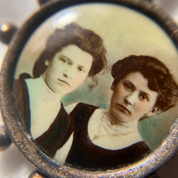 Antique Edwardian 1900s Colored Photo Pendant Depicting Two Women - Picture 6 of 12